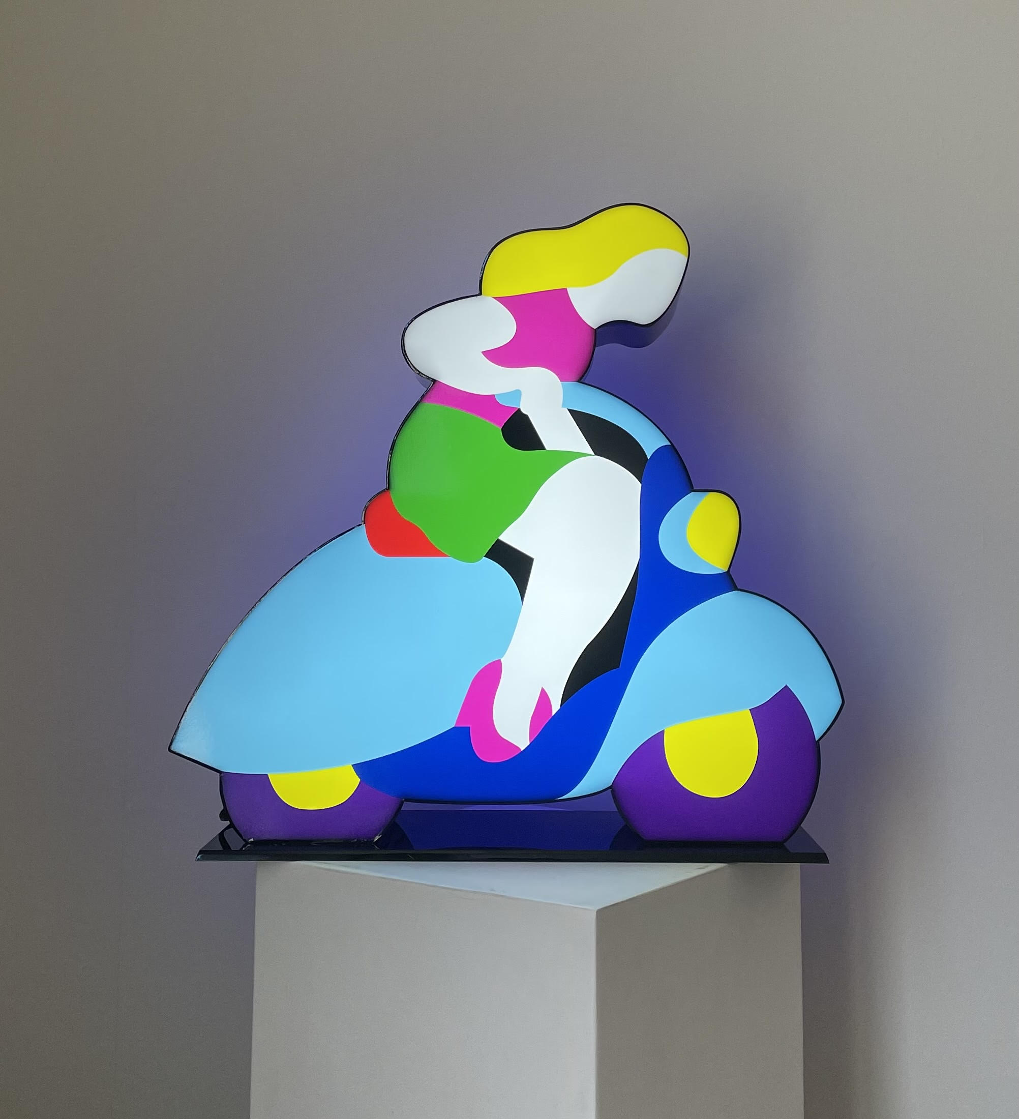 "Pin up in vespa" scultura in perspex luminosa da tavolo cm. 51,5x51,5x12