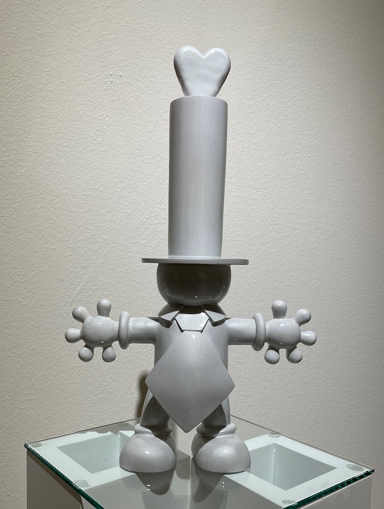 "Tuba bianca" scultura in polvere di marmo cm. 35